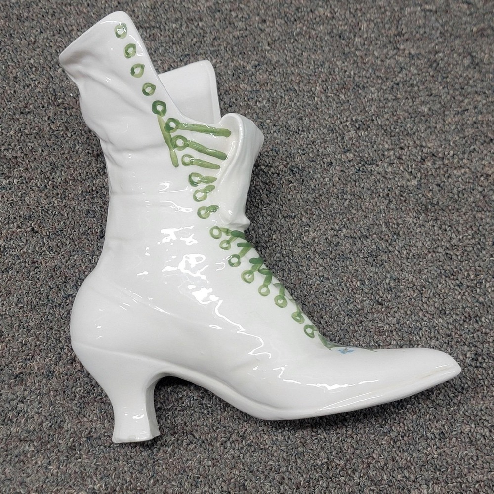 Vintage Victorian Ceramic‎ Boot Vase White Floral Handmade Hand Painted Art USA - Picture 5 of 16